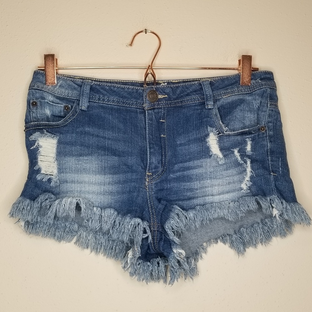 Almost famous raw hem distressed jean short (f)